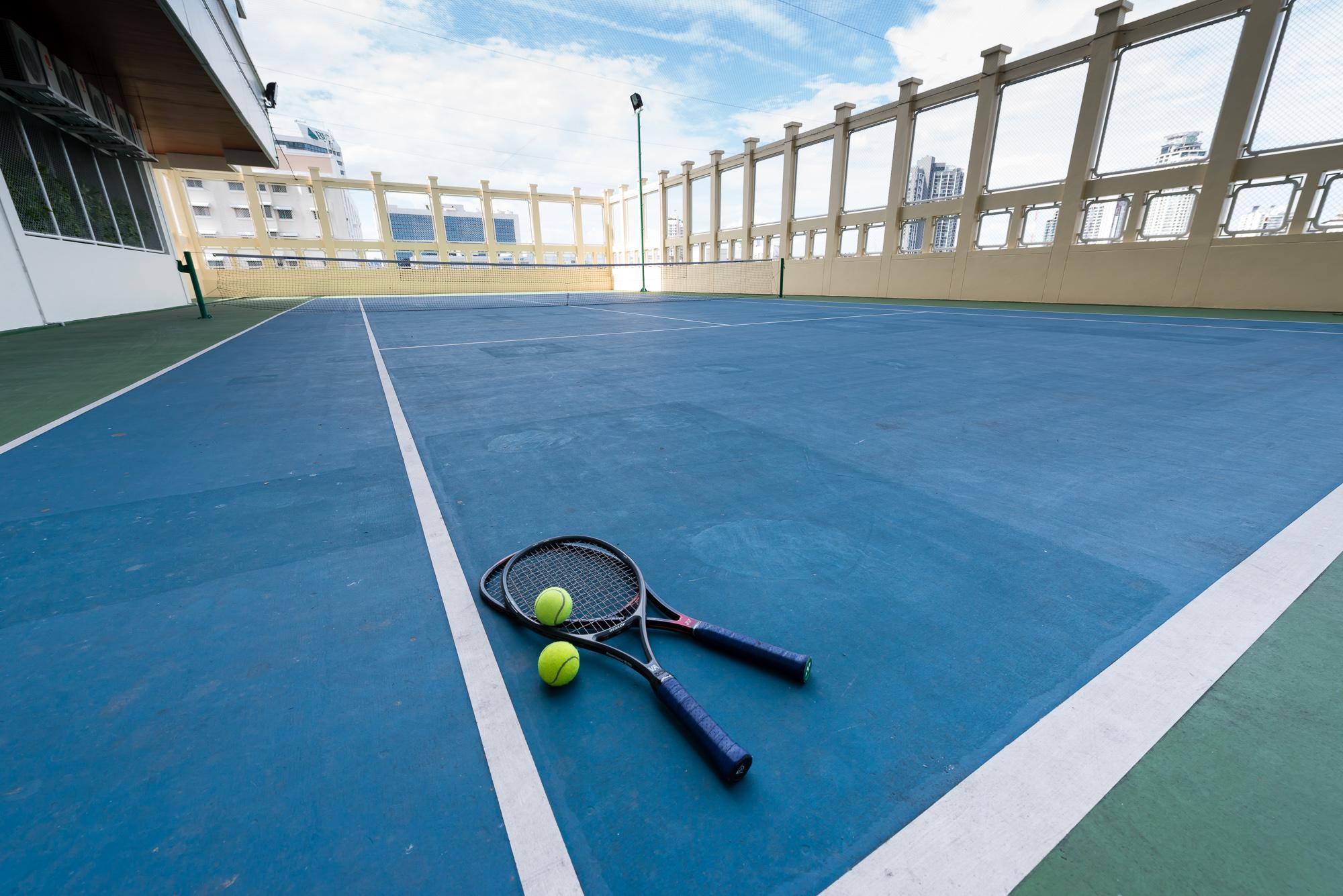 Jasmine Grande Residence Бангкок Екстер'єр фото Tennis court at the Ritz-Carlton, Singapore
