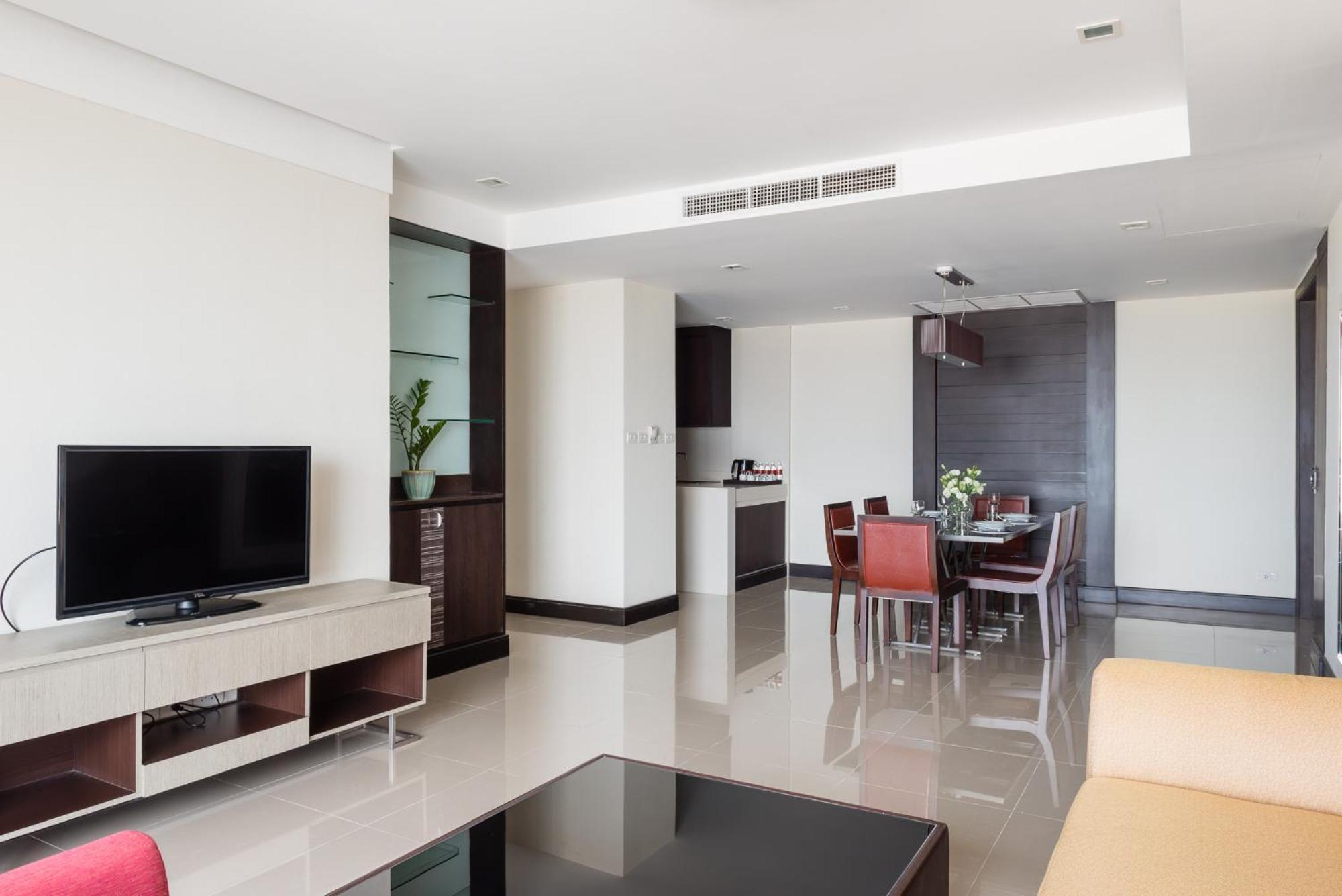 Jasmine Grande Residence Бангкок Номер фото A typical apartment interior