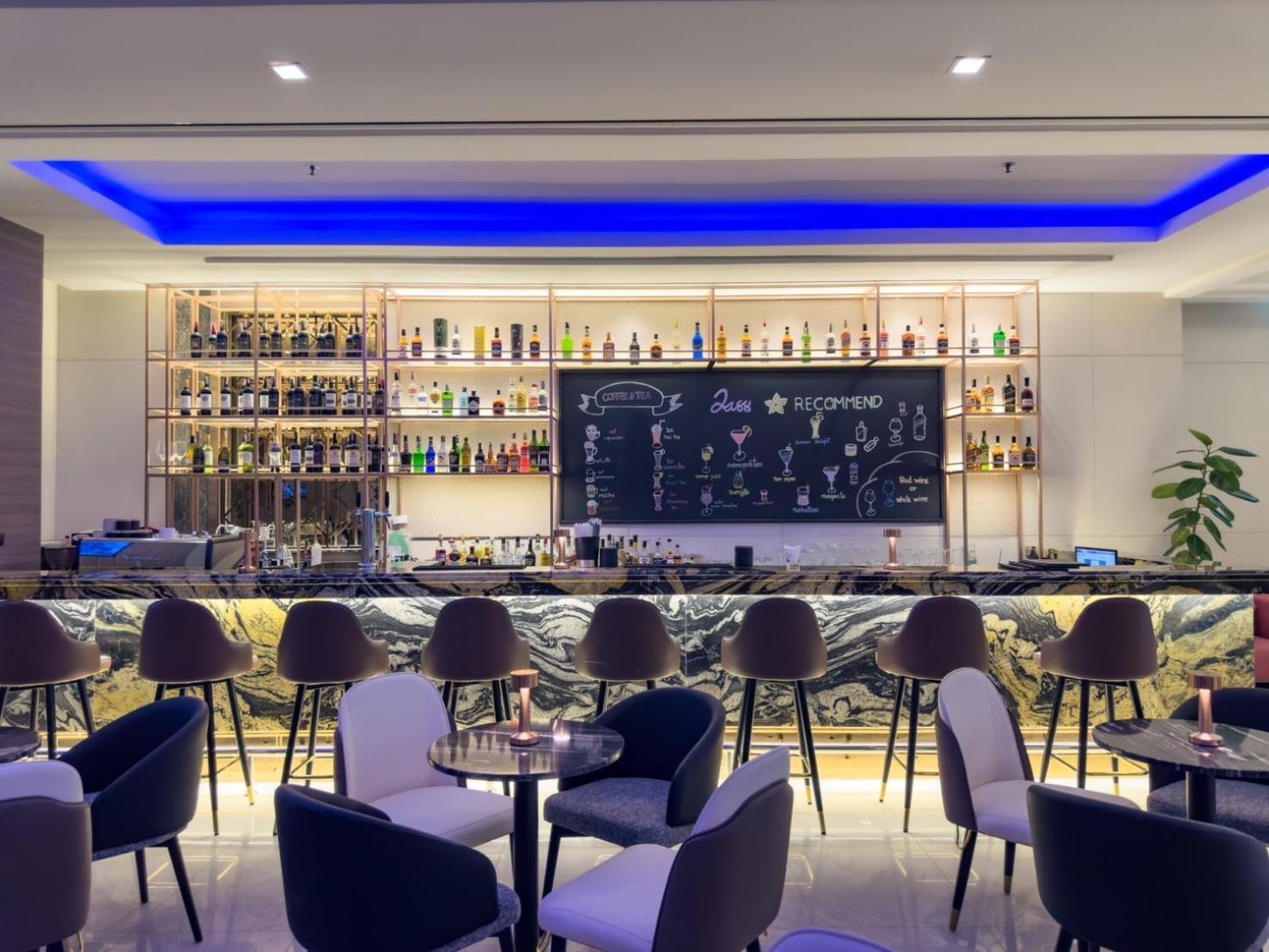 Jasmine Grande Residence Бангкок Екстер'єр фото The bar at the lounge