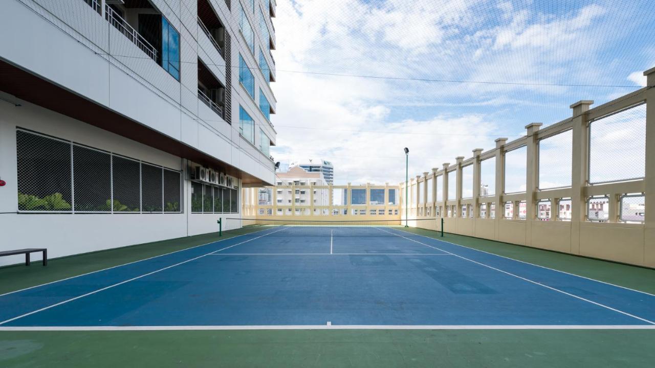 Jasmine Grande Residence Бангкок Екстер'єр фото Tennis court